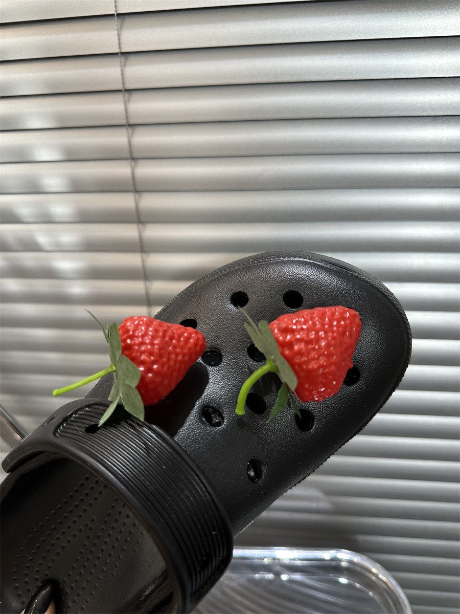 Women’s 7cm Platform Strawberry Clogs Summer Slip-On Sandals Outdoor Wear