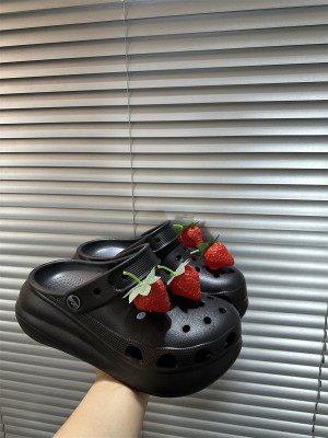 Women’s 7cm Platform Strawberry Clogs Summer Slip-On Sandals Outdoor Wear